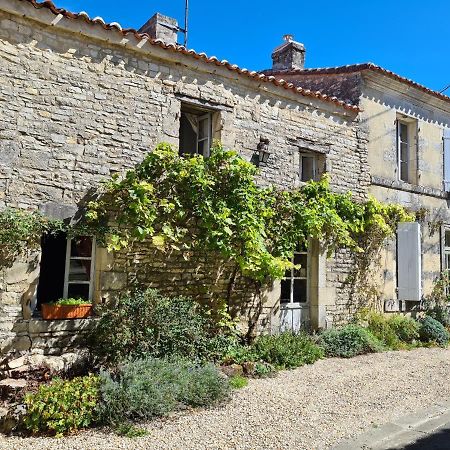 La Maison Du Commandeur Maine-de-Boixe Exteriör bild