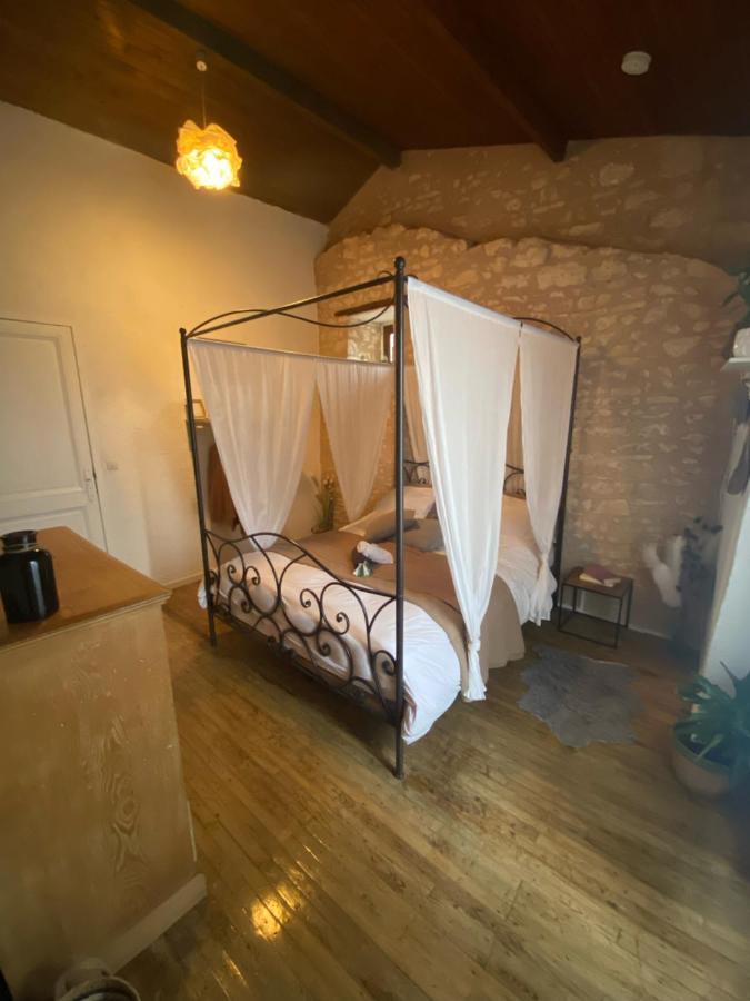 La Maison Du Commandeur Maine-de-Boixe Exteriör bild