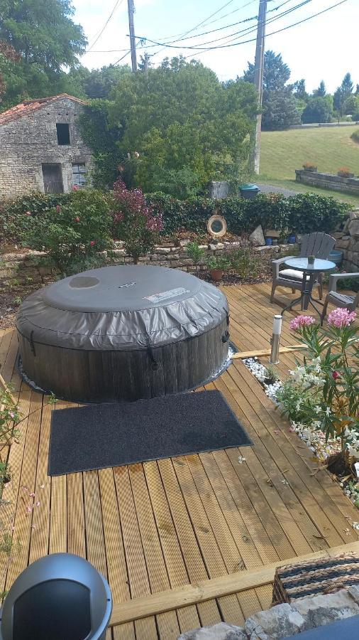 La Maison Du Commandeur Maine-de-Boixe Exteriör bild